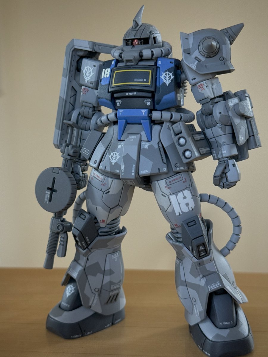 #プラモ見せあって憂鬱な月曜を乗り切ろうぜ

ザクデザートタイプ（MS-06D）
都市防衛小隊所属機（スプリッターカモ）

今週も宜しくお願い致します😭