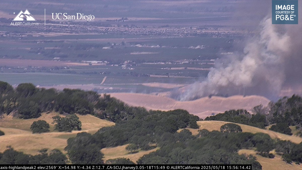 KernFiregraph's tweet image. #WalnutFire Definitely not looking great, 5 acres with a moderate rate of spread. Resources are being assigned for structure protection.