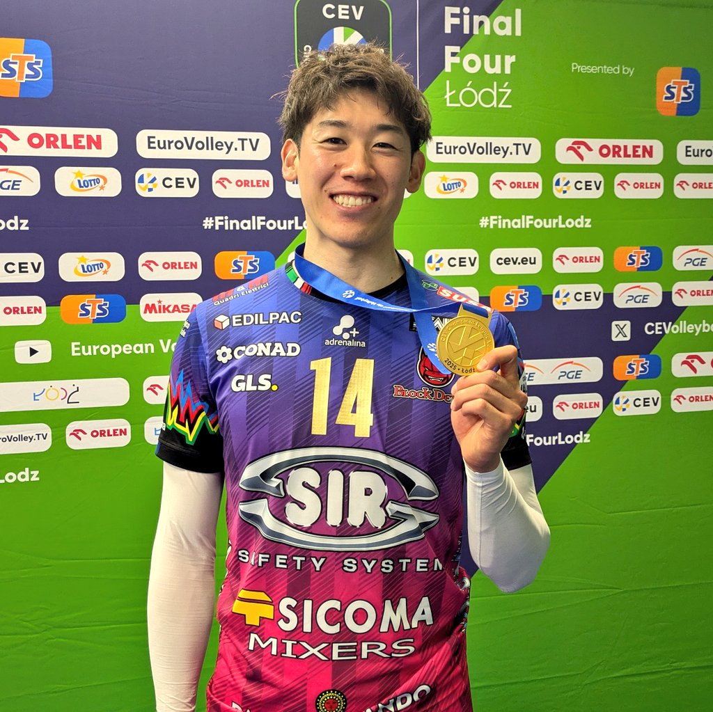 ヨーロッパチャンピオンズリーグ金メダル獲得後の笑顔の石川祐希選手