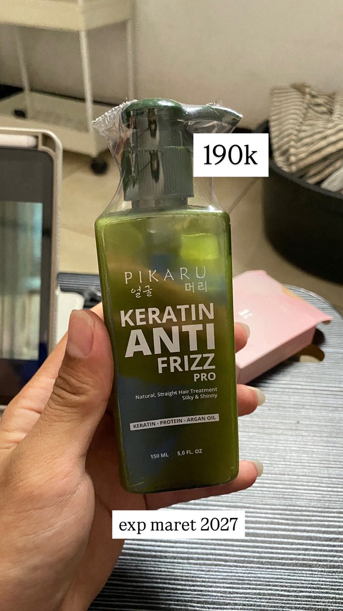 m3ngapa's tweet photo. dibeli yukk 
sangat bu🥺😫😭

•dom bekasi
•co oren atau cod tambun selatan yak
atau bisa bekasi tapi diobrolkan dulu

exp masih lama semua ya rata rata

tag skincare makeup toner parfume saff n co sunscreen toner moisturizer labubu pop mart #zonauang #zonaba #zonabu #jualan https://t.co/7H5DOYoNce