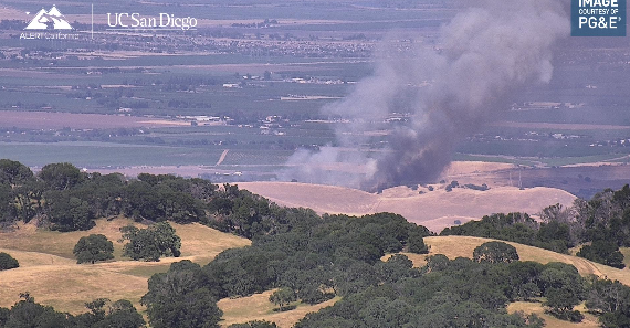 calfireSCU's tweet image. 🔥🚨 CAL FIRE SCU is on scene of the #WalnutFire near Walnut Blvd x Camino Vaqueros. Initial engine on scene reports 5 acres in size. 🚒
#CALFIRE