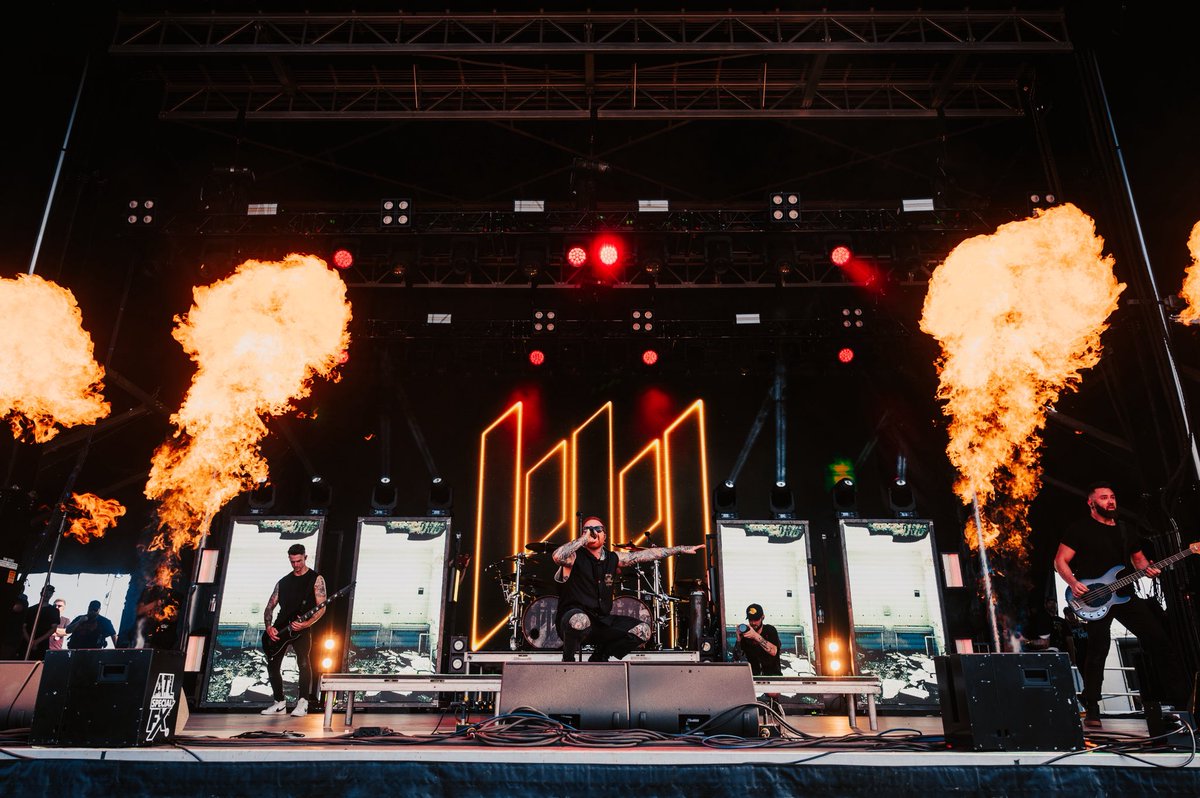 RockvilleFest's tweet photo. Incinerating the Inferno. @MemphisMayFire https://t.co/KXtOwcnkfu