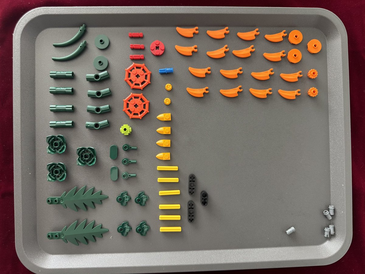 Lego Sunday in an hour twitch.tv/lonegofyer got a couple botanicals knolled out and ready to go!
