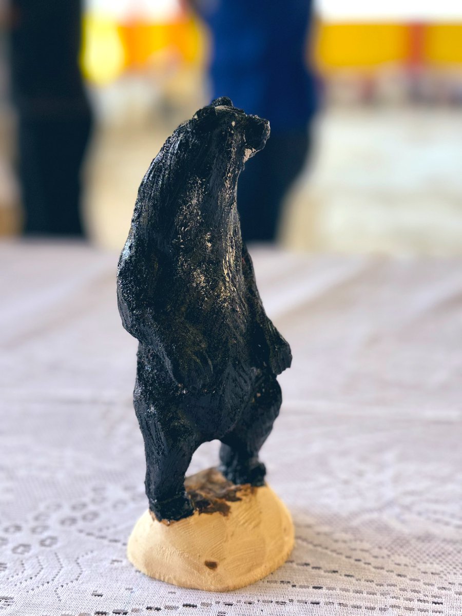 RuthLuqueIbarra's tweet photo. La Reserva de Chaparri fue la primera área de conservación privada que fue impulsada por la comunidad Santa Catalina de Chongoyape, esto significó que varios de sus dirigentes enfrentarán injustamente largas investigaciones penales que aún no concluyen. Incluso una persona fue asesinada y hasta ahora no hay justicia. 

La Reserva Ecológica de #Chaparrí alberga flora, fauna y especies emblemáticas como el oso andino. Hoy participé en la inauguración de su casa comunal, espacio en el que se reconoció a diversos dirigentes por su compromiso en la protección de la biodiversidad. Mi agradecimiento a los integrantes de esta comunidad por todo lo aprendido en estos años, seguimos comprometid@s en la defensa de nuestro ambiente!