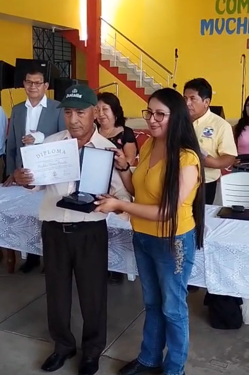 RuthLuqueIbarra's tweet photo. La Reserva de Chaparri fue la primera área de conservación privada que fue impulsada por la comunidad Santa Catalina de Chongoyape, esto significó que varios de sus dirigentes enfrentarán injustamente largas investigaciones penales que aún no concluyen. Incluso una persona fue asesinada y hasta ahora no hay justicia. 

La Reserva Ecológica de #Chaparrí alberga flora, fauna y especies emblemáticas como el oso andino. Hoy participé en la inauguración de su casa comunal, espacio en el que se reconoció a diversos dirigentes por su compromiso en la protección de la biodiversidad. Mi agradecimiento a los integrantes de esta comunidad por todo lo aprendido en estos años, seguimos comprometid@s en la defensa de nuestro ambiente!