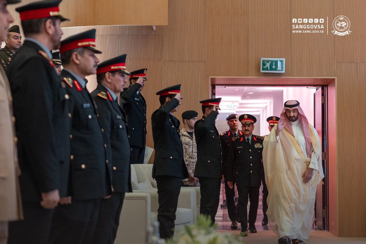 sanggovsa's tweet photo. الأمير #عبدالله_بن_بندر وزير الحرس الوطني يرعى حفل تخريج الدفعة السادسة من برنامج القيادة والأركان والدفعة الأولى من برنامج الدراسات العسكرية المتقدمة بكلية الملك عبدالله بن عبدالعزيز للقيادة والأركان للعام 1446هـ.

#وزارة_الحرس_الوطني https://t.co/hFDH5QwWgA