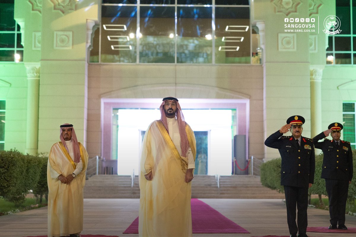 sanggovsa's tweet photo. الأمير #عبدالله_بن_بندر وزير الحرس الوطني يرعى حفل تخريج الدفعة السادسة من برنامج القيادة والأركان والدفعة الأولى من برنامج الدراسات العسكرية المتقدمة بكلية الملك عبدالله بن عبدالعزيز للقيادة والأركان للعام 1446هـ.

#وزارة_الحرس_الوطني https://t.co/hFDH5QwWgA