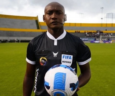 Ladron de mierda dedicate a otra cosa menos a arbitrar y tambien el hpta de congo siempre en contra de Emelec!!!!