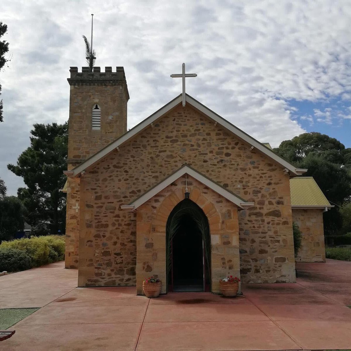 DrDonPate's tweet photo. To welcome National Archaeology Week (18-24 May)- Community Outreach Open Day last Saturday at 3rd oldest Anglican parish in South Australia- St Mary’s. Dr Tim Anson and I contributed to public tours of the church and cemetery, where we have been working since 1999. @Flinders https://t.co/RLkR7qF3v4