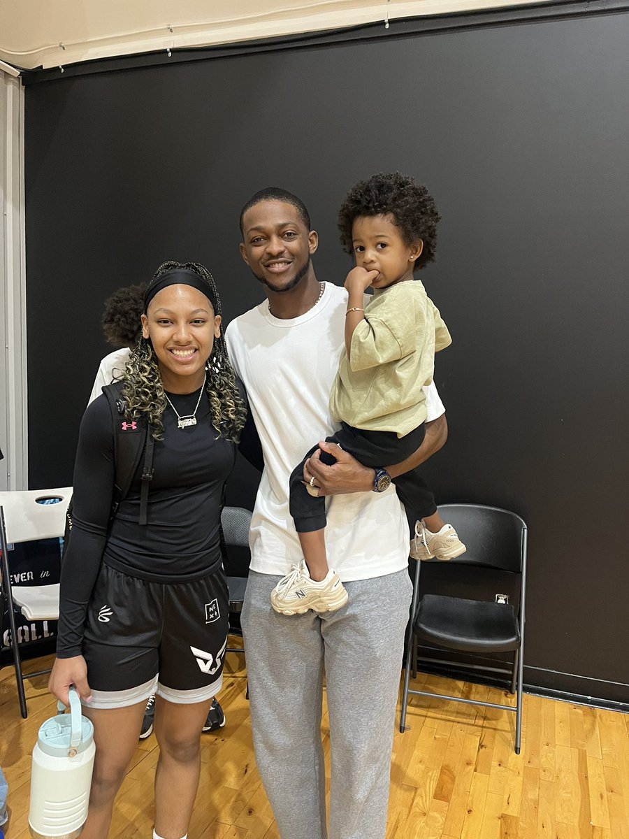 Lynnden Smith (@lynndensmith) on Twitter photo Great weekend w/ my girls ! Went 3-1 <a href="/ShesBallin/">ShesBallin</a> Queen of the South and got to meet <a href="/swipathefox/">De'Aaron Fox</a> .. Thank you the the coaches who stopped by to watch us 🦊🖤🤍 <a href="/IFNGUAA/">IFNGUAA</a> <a href="/FoxNationGUAA/">It’s Fox Nation (IFN) GUAA</a> Great weekend w/ my girls ! Went 3-1 <a href="/ShesBallin/">ShesBallin</a> Queen of the South and got to meet <a href="/swipathefox/">De'Aaron Fox</a> .. Thank you the the coaches who stopped by to watch us 🦊🖤🤍 <a href="/IFNGUAA/">IFNGUAA</a> <a href="/FoxNationGUAA/">It’s Fox Nation (IFN) GUAA</a>