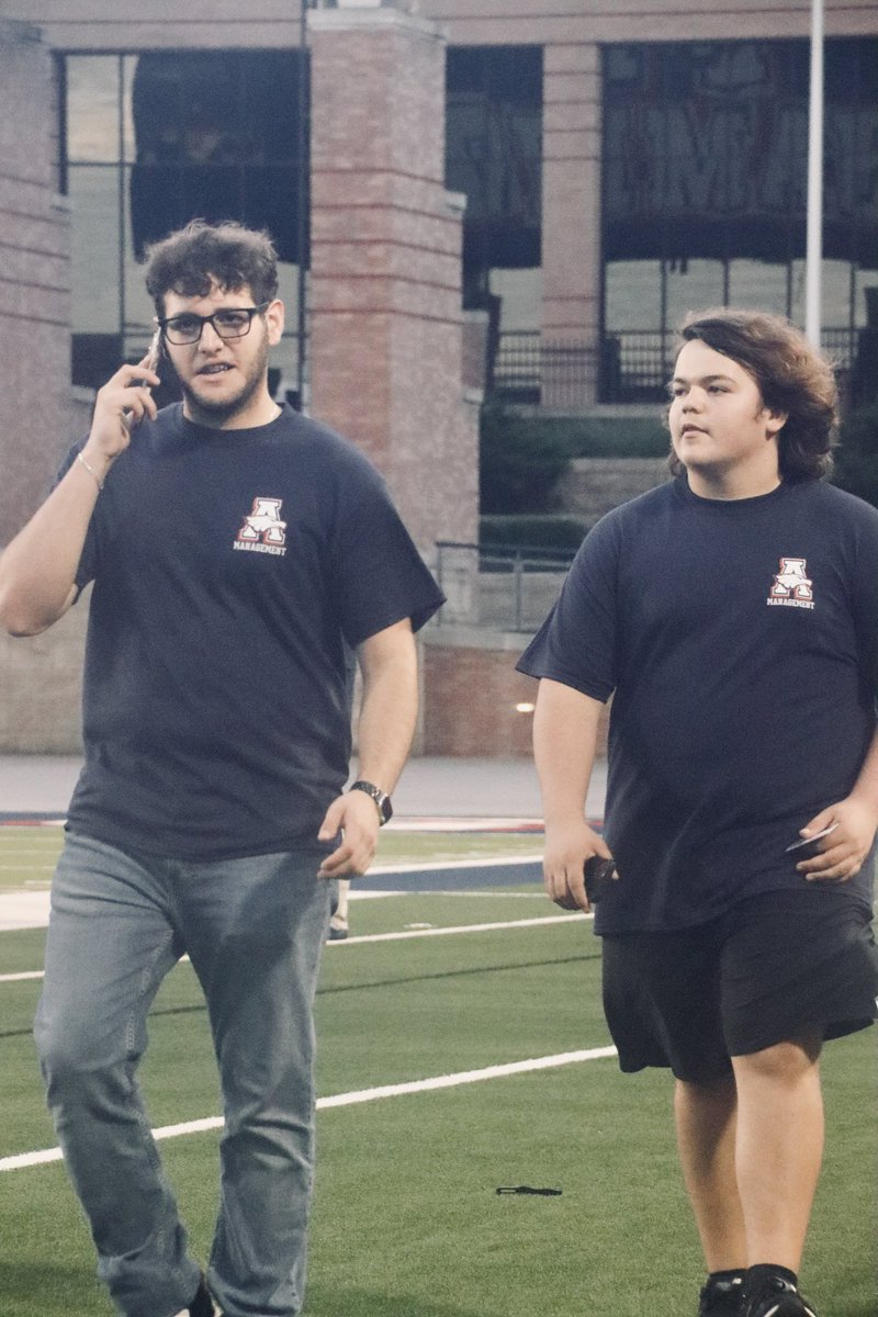 🦅SUNDAY SUPPORT STAFF🦅

Shoutout to our Support Team for all they do behind the scenes!🅰️🆙

Media content✔️
Field setup/breakdown✔️
Planning of team events✔️
Practice Film✔️

<a href="/evanimhof/">evan</a> 

#BTB | #RecruitTheA | <a href="/usnikefootball/">Nike Football</a>