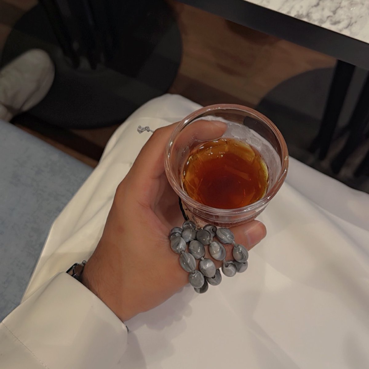 أحد أبسط المسرات هدوء اللّيل و قهوة.