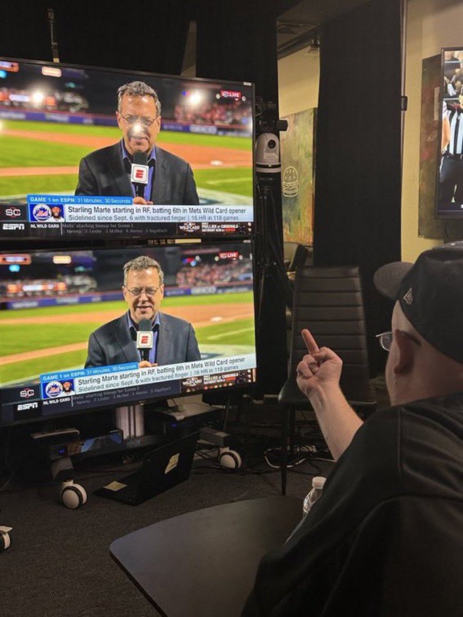 MeekPhill_'s tweet photo. Buster Olney on my TV https://t.co/7bTJkfPtyj