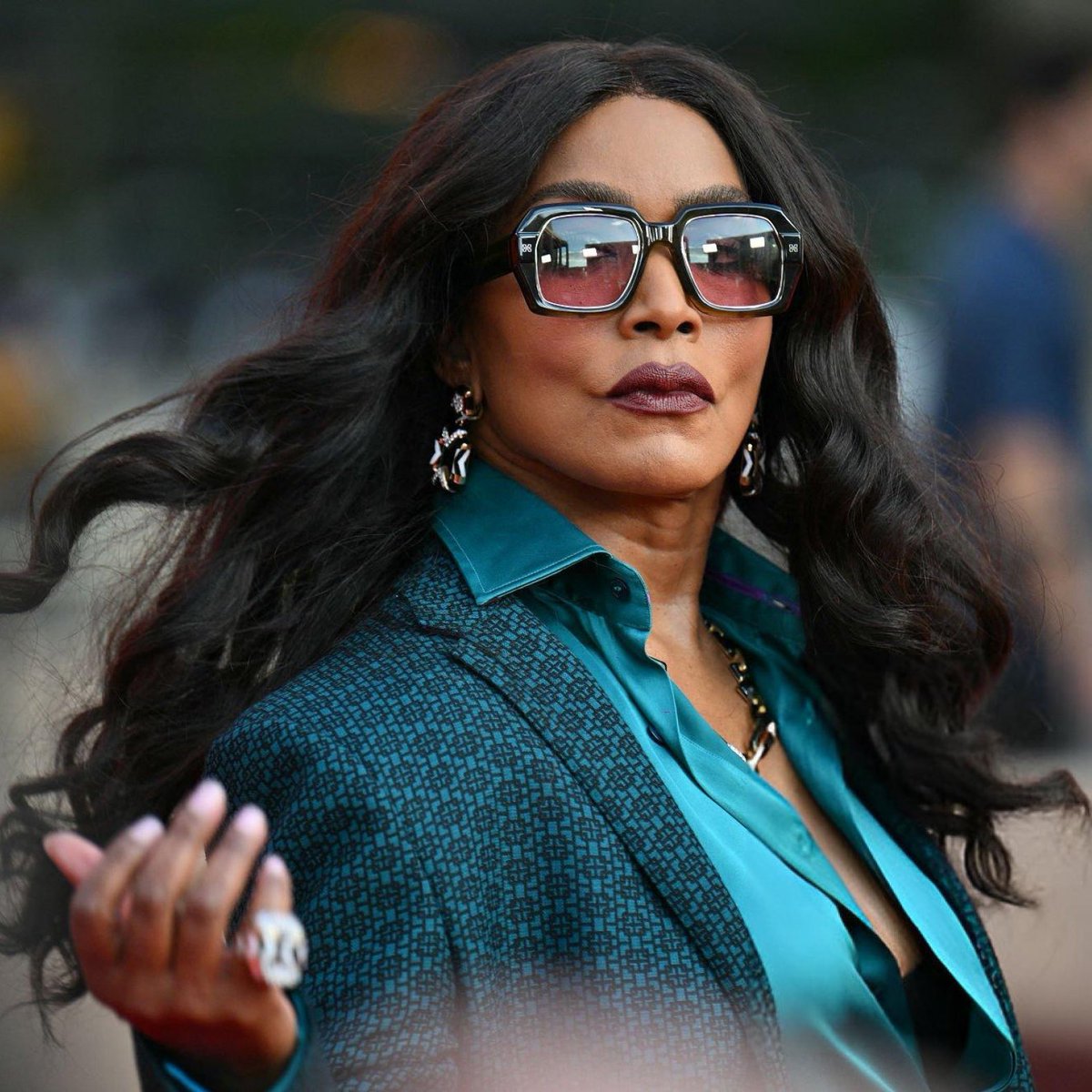 bassettooc's tweet photo. i said it before &amp; i’ll say it again. i am so down bad for angela bassett!! https://t.co/98Yv3qqaP3