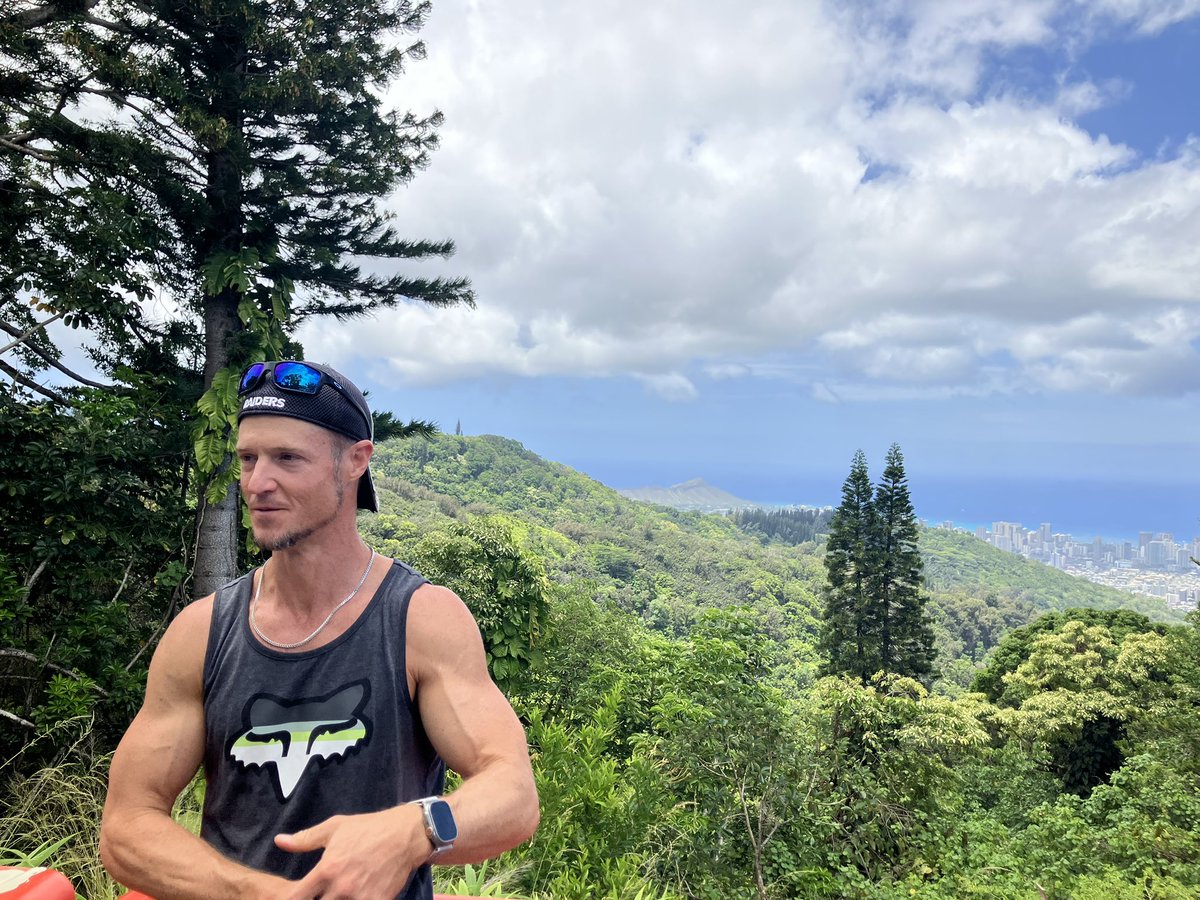 Hiked Tantalus with my Bestest Boyee yesterday. Hugged lots of unreal, beautiful trees, and him! Diamond Head Crater and Waikiki in the distance. Lucky we live Hawaii 🤙🏽