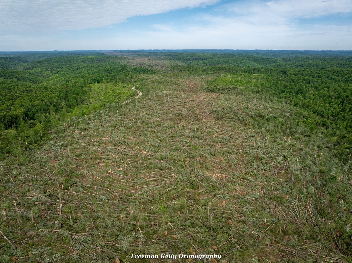 fkdronography's tweet photo. The massive tornado scar through Pulaski and Laurel County, Kentucky #tornado #storm #drone #kentucky  @ABC36News @jloganwxguy @FOX56News @LEX18News @WKYT @ryanhallyall @accuweather @weatherchannel @NWS @WeatherNation @breakingweather @AldrichWxFox56 https://t.co/5wOCbhLLUw
