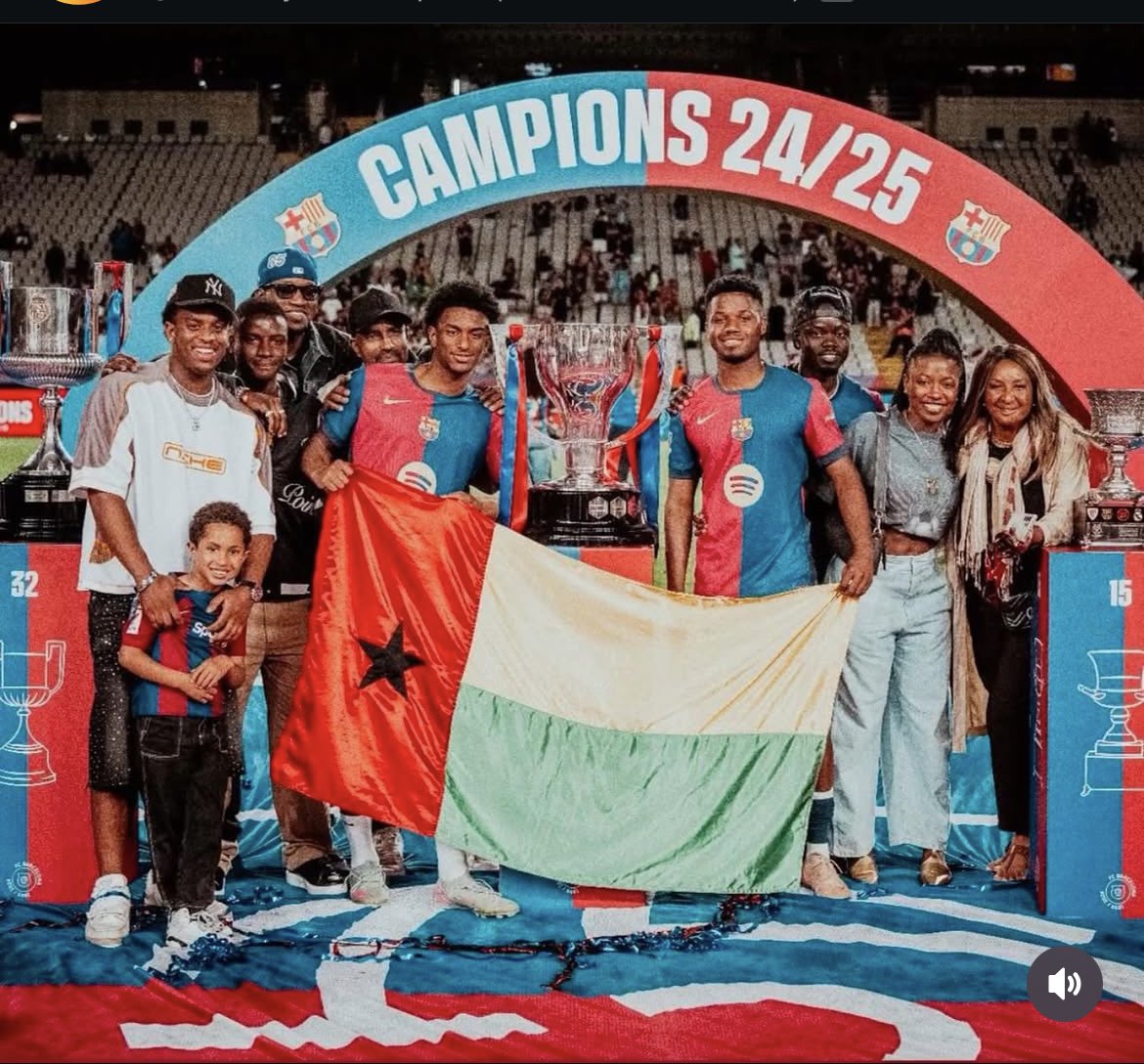MMMane93's tweet photo. Guiné bissau bem representada no Barcelona 🙏🏿 ! Bela foto !! 

No dia que quiserem ser um pouco profissionais e deixarem a corrupção de lado a Guiné será uma boa nação do futebol até lá continuará na absoluta mediocridade https://t.co/AWpvF7dpGR