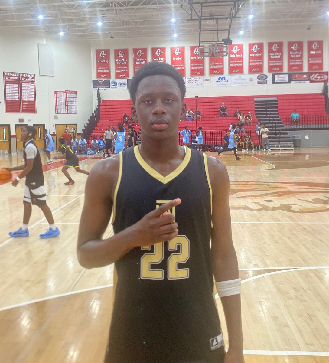 On the Radar Hoops Events (@otrhoops) on Twitter photo ‘27 Thierno Ndiaye is a high energy wing that is an efficient shooter from the three and able to enforce his will in the paint. He also has a high motor on the defensive end and is an effective rim protector due to his athleticism.
📌 <a href="/313chiii/">Thierno Ndiaye</a>
📌 <a href="/TwuElite/">Coach Neto</a> ‘27 Thierno Ndiaye is a high energy wing that is an efficient shooter from the three and able to enforce his will in the paint. He also has a high motor on the defensive end and is an effective rim protector due to his athleticism.
📌 <a href="/313chiii/">Thierno Ndiaye</a>
📌 <a href="/TwuElite/">Coach Neto</a>