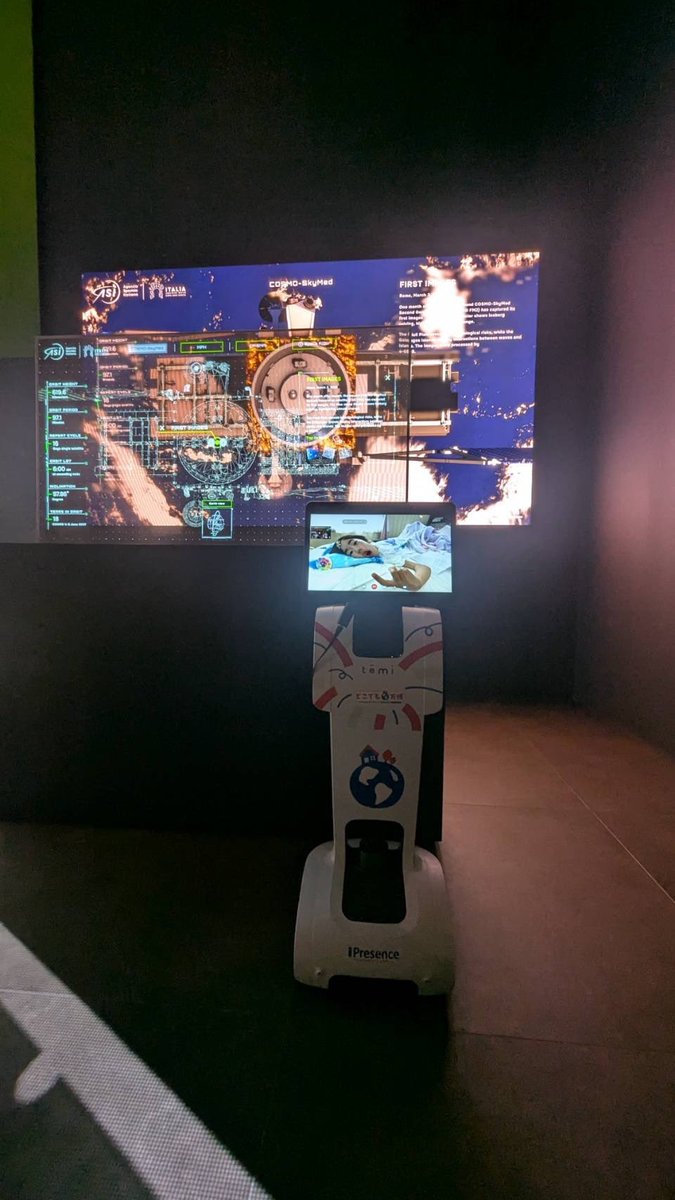 ayakoyurina's tweet image. どこでも万博 参加しました
横浜の自宅ベッドから大阪万博会場イタリア館へ！temiを操作して大好きな宇宙の展示へ移動 お客さんもたくさん話しかけてくれて嬉しかった！
Ciao！イタリア語も覚えたいな
#どこでも万博　#temi