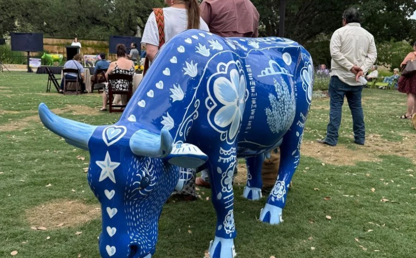 News4SA's tweet photo. COWPARADE 🐮🎨 Over 70 painted fiberglass cows to be displayed across the city this summer. https://t.co/fv8pFBDpZv https://t.co/wG5LNDzIP6