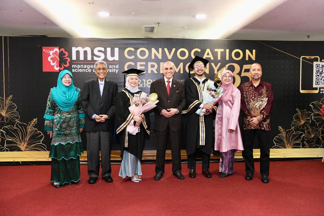 MohdShukriYajid's tweet photo. Amazing final day! Celebrated #MSUconvo35 with @MSUmalaysia big family of alumni, graduates, parents &amp; families and #MSUrians. Let us cherish this relationship and move forward together with purpose of #transforminglives #enrichingfuture. Well done everyone! https://t.co/OgufEDHK4f