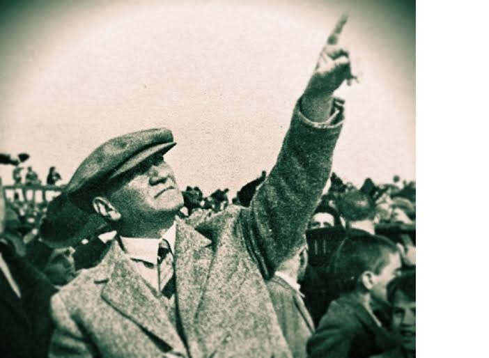 Yolunda yürüyen yolcunun, yalnız ufku görmesi kafi değildir. Muhakkak ufkun ötesini de görmesi ve bilmesi lazımdır.
#19Mayıs 
#Atatürk