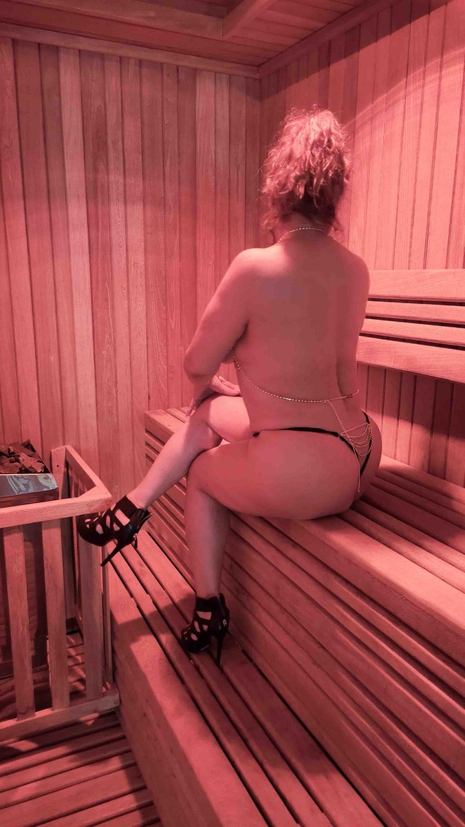 Sauna
#esposaputitaenlencería 
Excelente tarde de domingo para todos