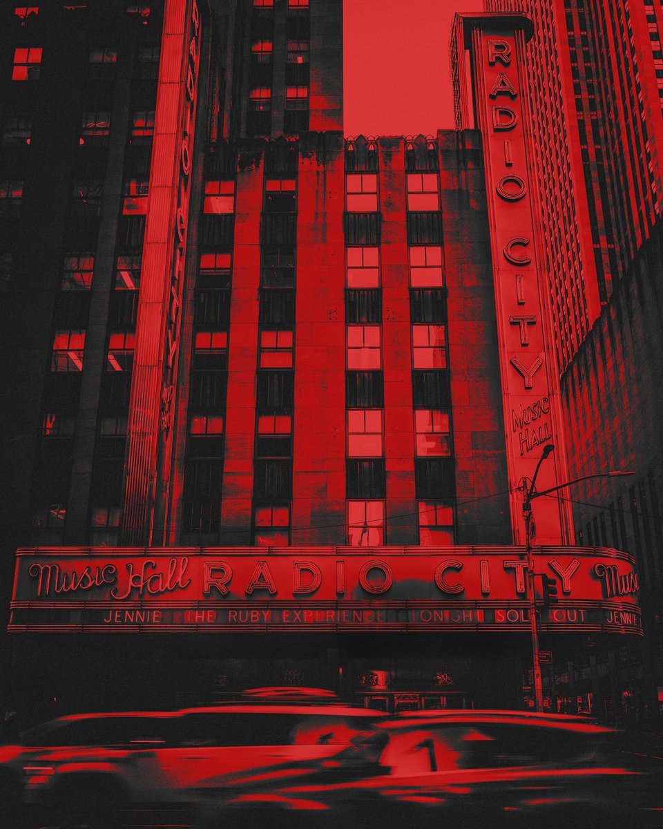 JennieDCGallery's tweet image. 250519 #JENNIE’s “The Ruby Experience” single show at Radio City Music Hall in New York, USA, sold out completely and reportedly grossed $1,580,145. (According to a report released by Touring Data)
Also, the show sold out in less than 10 minutes, with over 55K people in a queue.