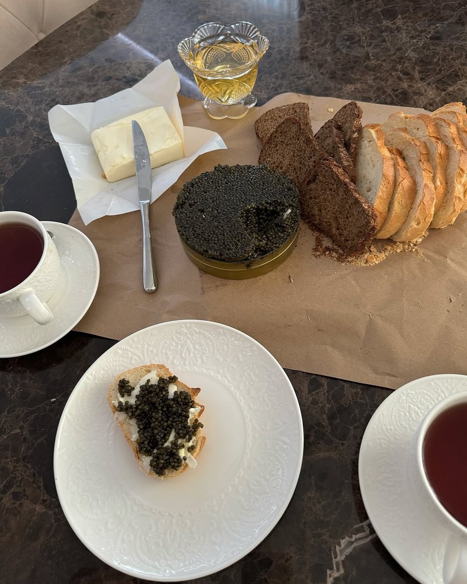 LoveAmelia19's tweet photo. "A full and cheerful day begins, with black caviar on bread in the morning and tea in the shamovar smoking!" https://t.co/r7W9mCL6wC