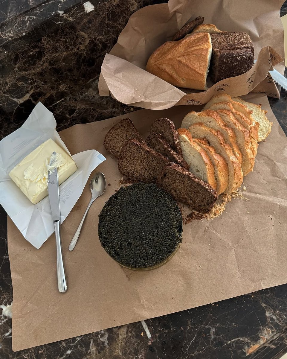 LoveAmelia19's tweet photo. "A full and cheerful day begins, with black caviar on bread in the morning and tea in the shamovar smoking!" https://t.co/r7W9mCL6wC