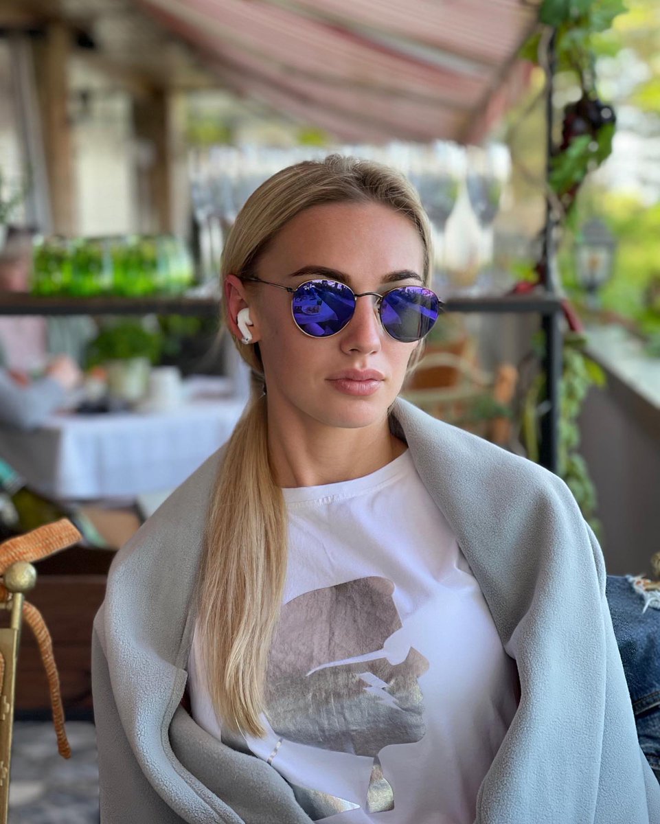 LoveAmelia19's tweet photo. "A full and cheerful day begins, with black caviar on bread in the morning and tea in the shamovar smoking!" https://t.co/r7W9mCL6wC