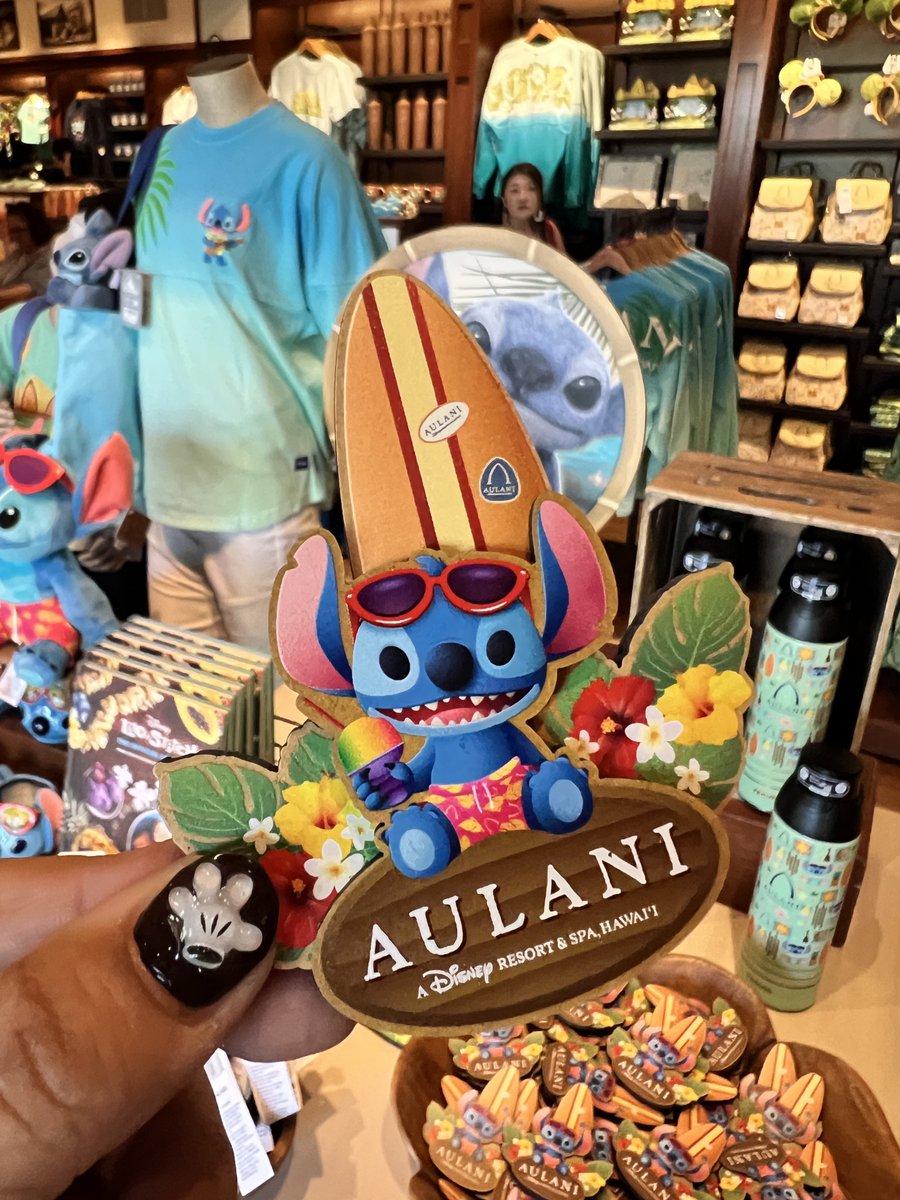 あとでゆっくり見ようと思っていても、ショップの前を通るとついのぞい