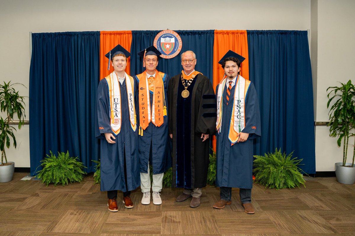 PresidentEighmy's tweet photo. #BirdsUp for our #Spring25 @UTSA President’s Student Advisory Council and President’s Office Student Employee grads! You make us so proud! https://t.co/f9tYpncFWE