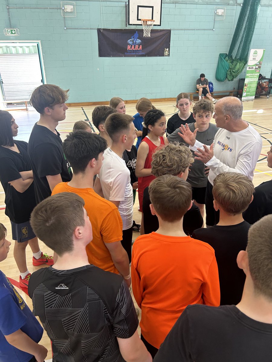 coach_mac4's tweet photo. Last session of our skills camp in Dublin Ireland w the North Atlantic Basketball Academy was on 🔥players engaged &amp; getting better! ⁦@NABAIreland⁩ ⁦@BigShotsGlobal⁩ https://t.co/yN6BMvHC5i
