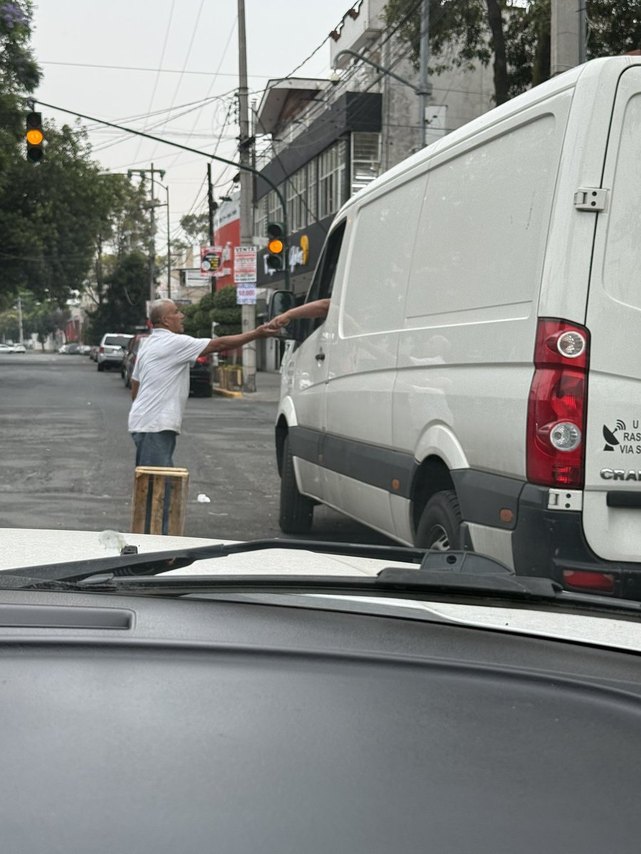 karlarosv's tweet photo. @BJAlcaldia @LuisMendozaBJ hasta cuando tenemos que pagar por estacionarnos en la calle? https://t.co/tc85tpobCi
