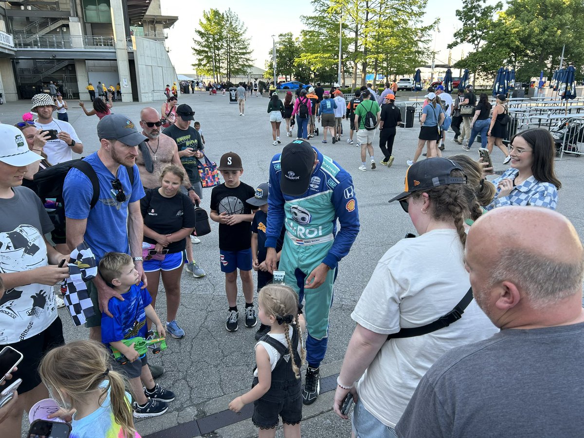 After a long day, <a href="/rinusveekay/">Rinus VeeKay</a> signs every autograph for the fans. #Indy500