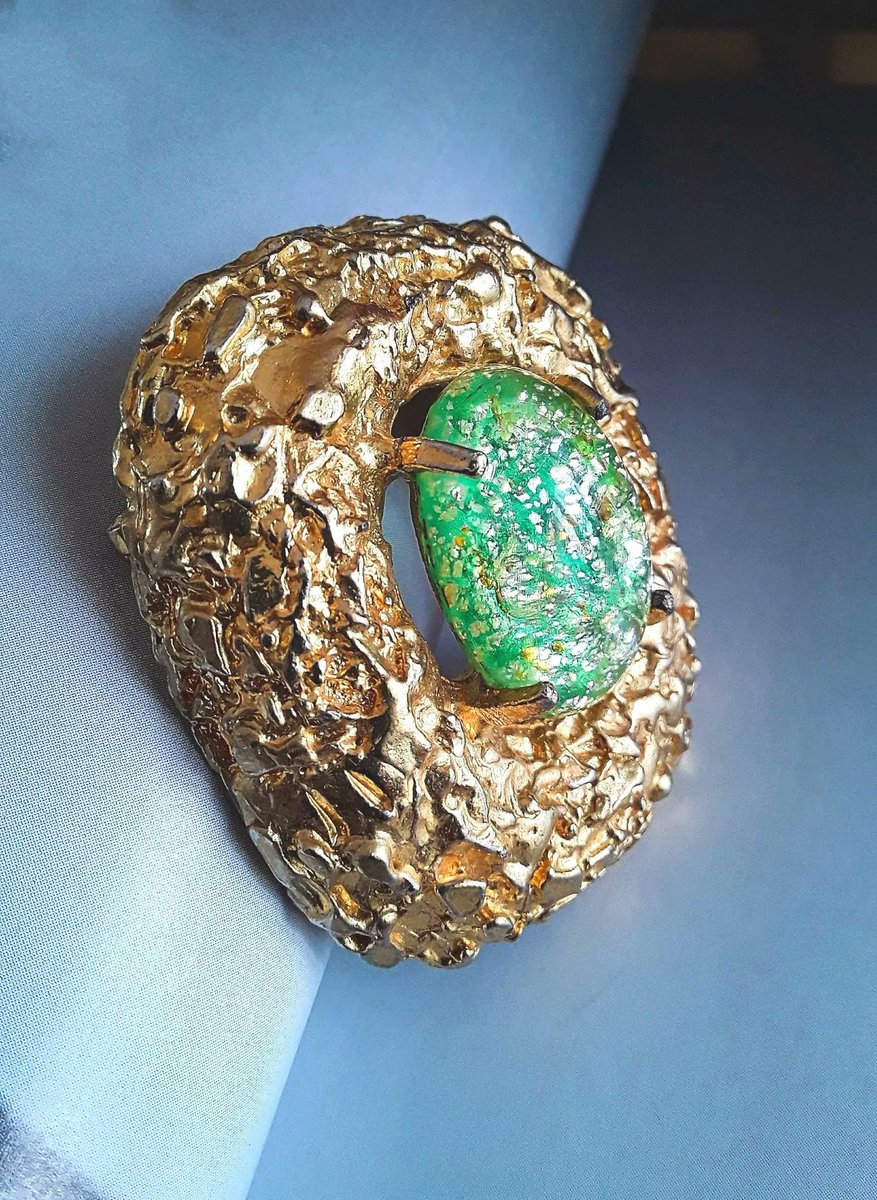 renaissancefai's tweet photo. Brutalist Green Art Glass Brooch, Rough Textured Gold Plate Frame, Vintage Glam
https://t.co/gqMGKJEyue?
#brooch #vintage #chunky #Brutalist #modernist #goldtone #goldplate #artglass #green #texture #roughSurface #giftforher #unique #glassCabochon https://t.co/DoRfoMVr8O