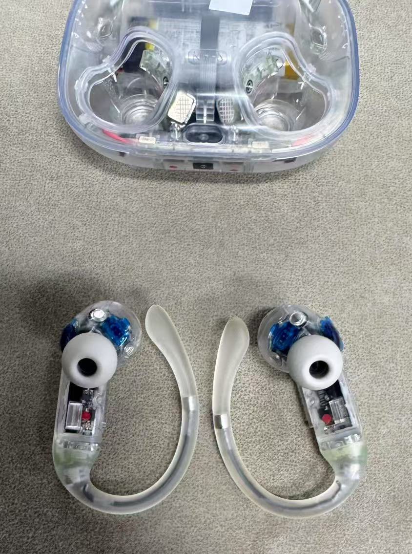 SonnyDickson's tweet image. You’ve probably seen transparent AirPods floating around — here’s the Beats Powerbeats Pro 2 version. Likely just a prototype for now, but if Apple ever releases it, expect a much more polished finish.