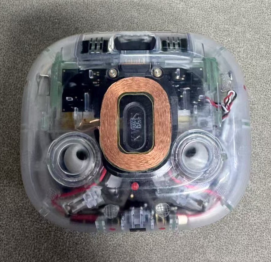 SonnyDickson's tweet image. You’ve probably seen transparent AirPods floating around — here’s the Beats Powerbeats Pro 2 version. Likely just a prototype for now, but if Apple ever releases it, expect a much more polished finish.