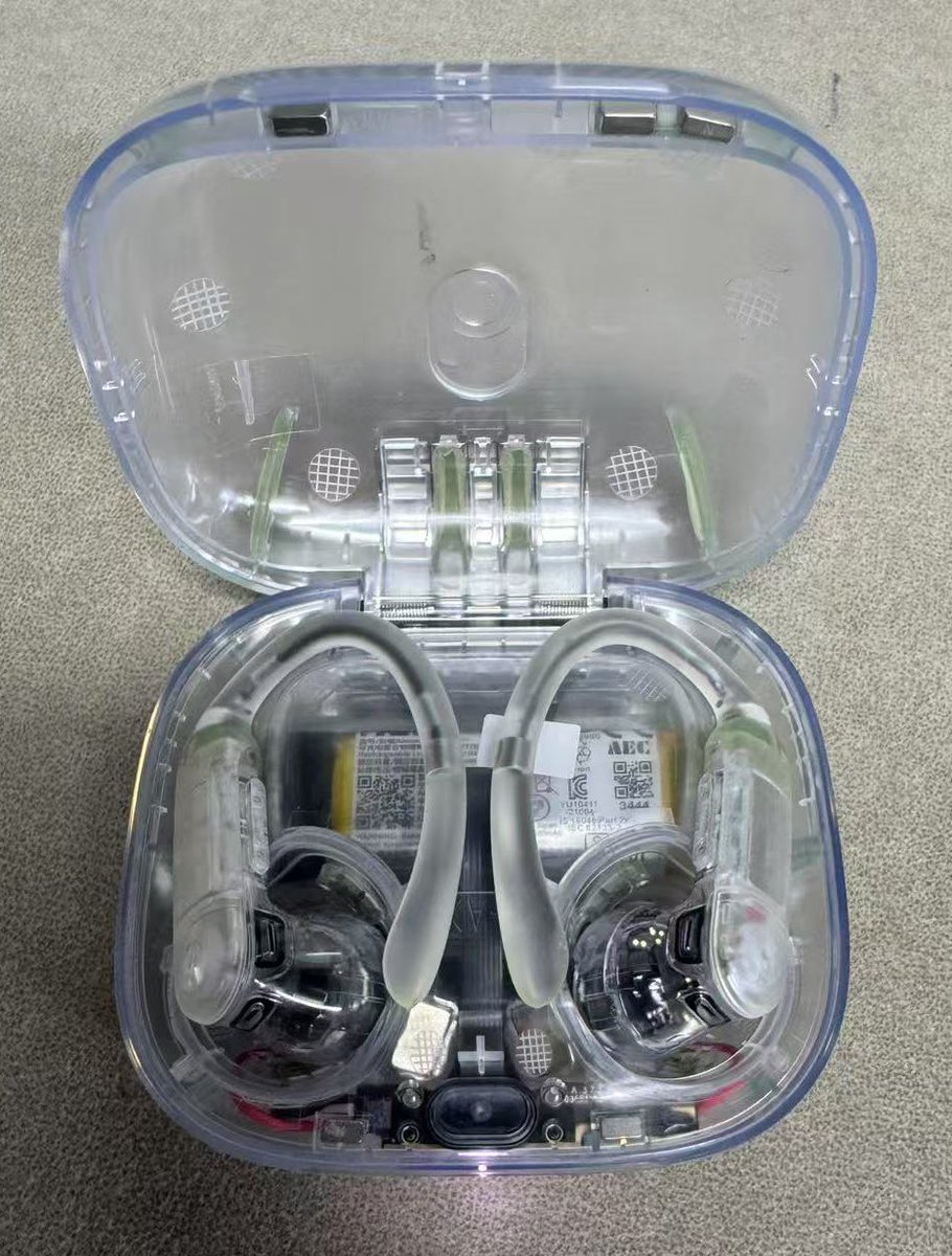 SonnyDickson's tweet image. You’ve probably seen transparent AirPods floating around — here’s the Beats Powerbeats Pro 2 version. Likely just a prototype for now, but if Apple ever releases it, expect a much more polished finish.