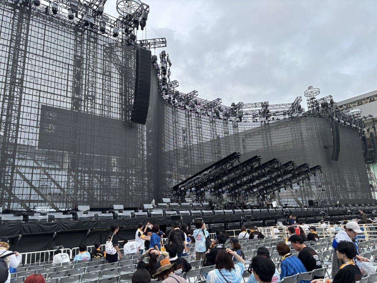 R3103104's tweet photo. スタジアム初日、参戦してきましたー。MCの後に歌われたある曲に、感無量ー。ここでこの曲が聴けるなんてね🥹ヒゲダンのスタジアムライブは、本当に最高でしたー。
いっぱいパワーもらったよー
 #ヒゲダンスタジアム
#Official髭男dism https://t.co/iPx977GCkS
