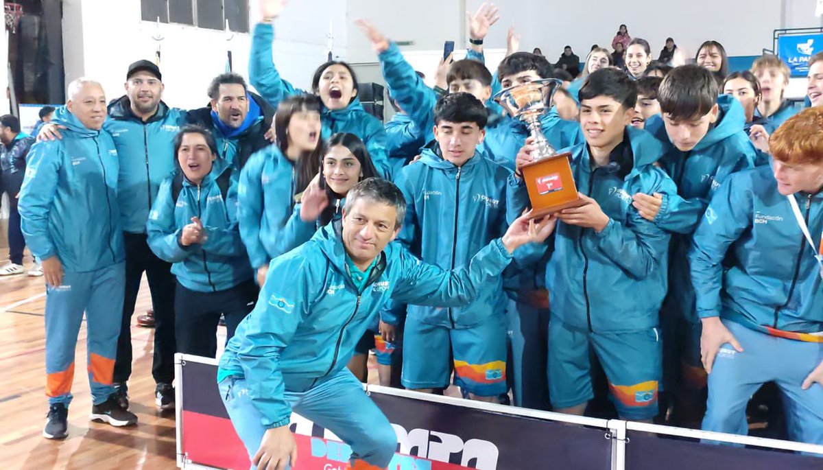 ¡ORGULLO CHUBUTENSE! 🙌🥇

Después de 14 años, hoy Chubut vuelve a lo más alto del deporte patagónico, de la mano de nuestra delegación juvenil que acaba de consagrarse campeona de los Juegos Epade 2025.

Este logro no es casual: es el resultado del esfuerzo, el compromiso y el