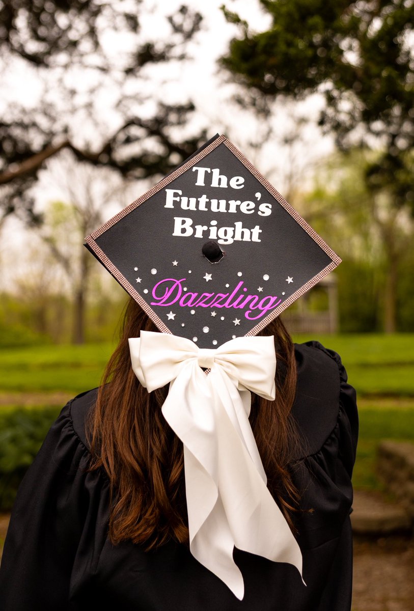 itsemilyana9's tweet photo. I graduated today and of course my cap had to be Taylor related!! @taylornation13 https://t.co/IzwT9ROe6i