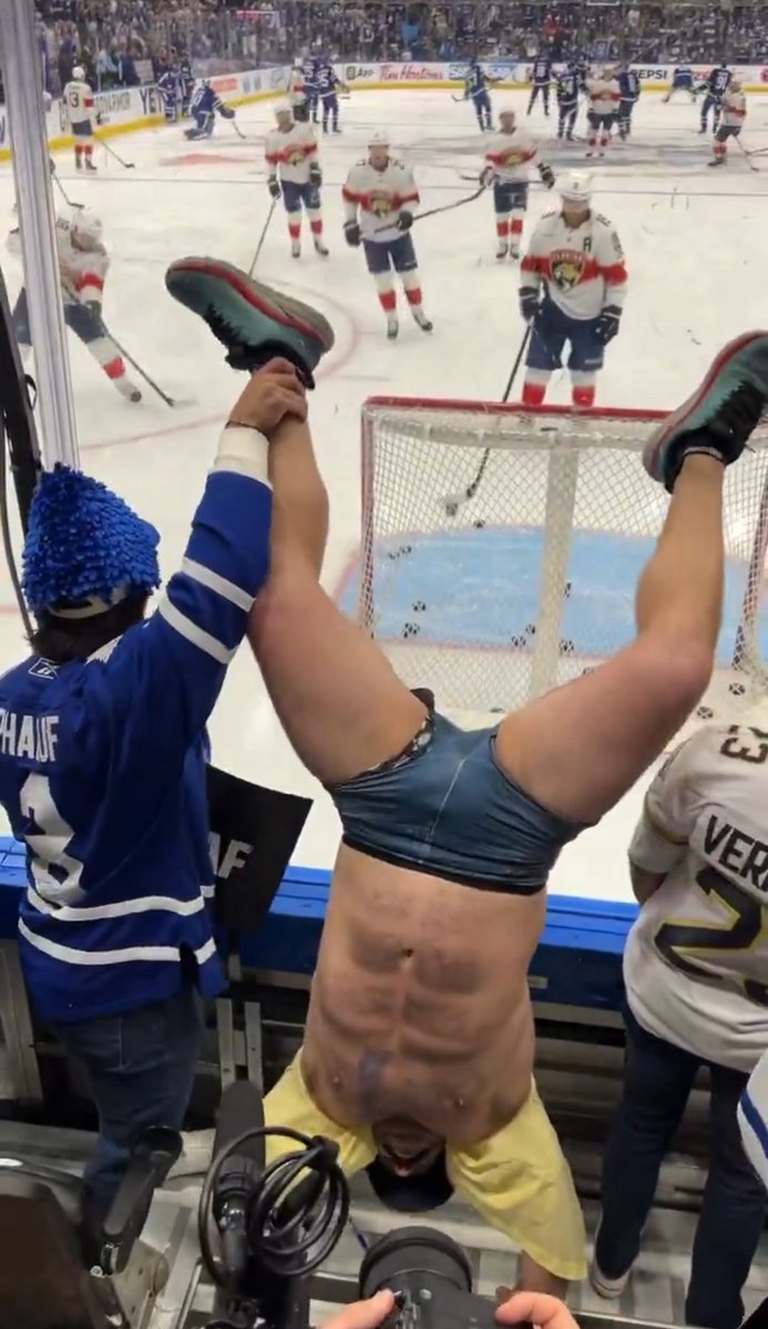 PardonMyTake's tweet photo. Hockey guy https://t.co/gbRgibUJz9