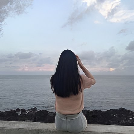 Delanie_48's tweet photo. Finding peace by the sea ✨💕 #Serenity #OceanVibes https://t.co/tCKLhU6hXI
