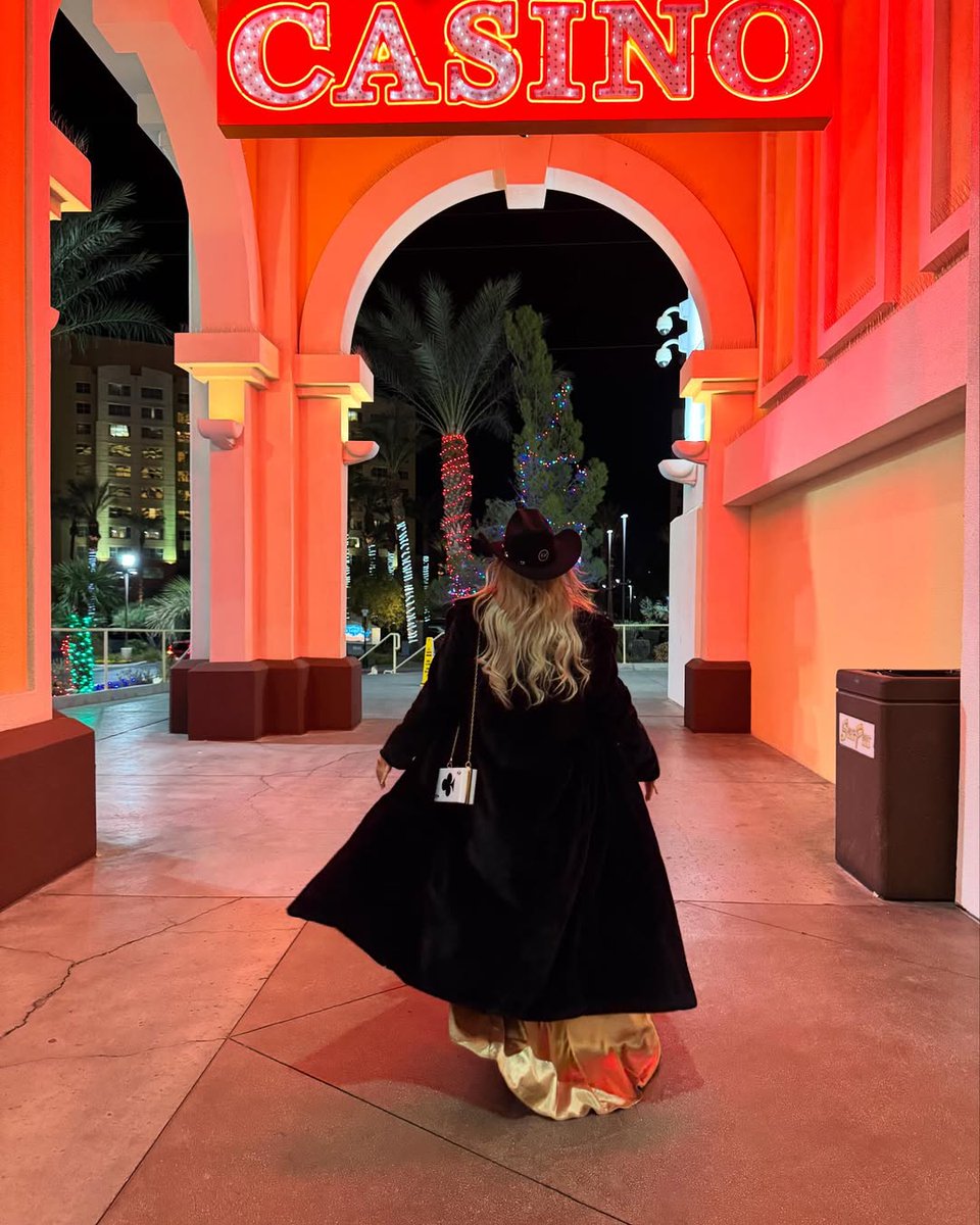 Dinner’s done, and drinks are poured. Now it’s time to try your luck. 🎰 We'll meet you on the casino floor. 😉 

📸 @kaylie_cheyenne_