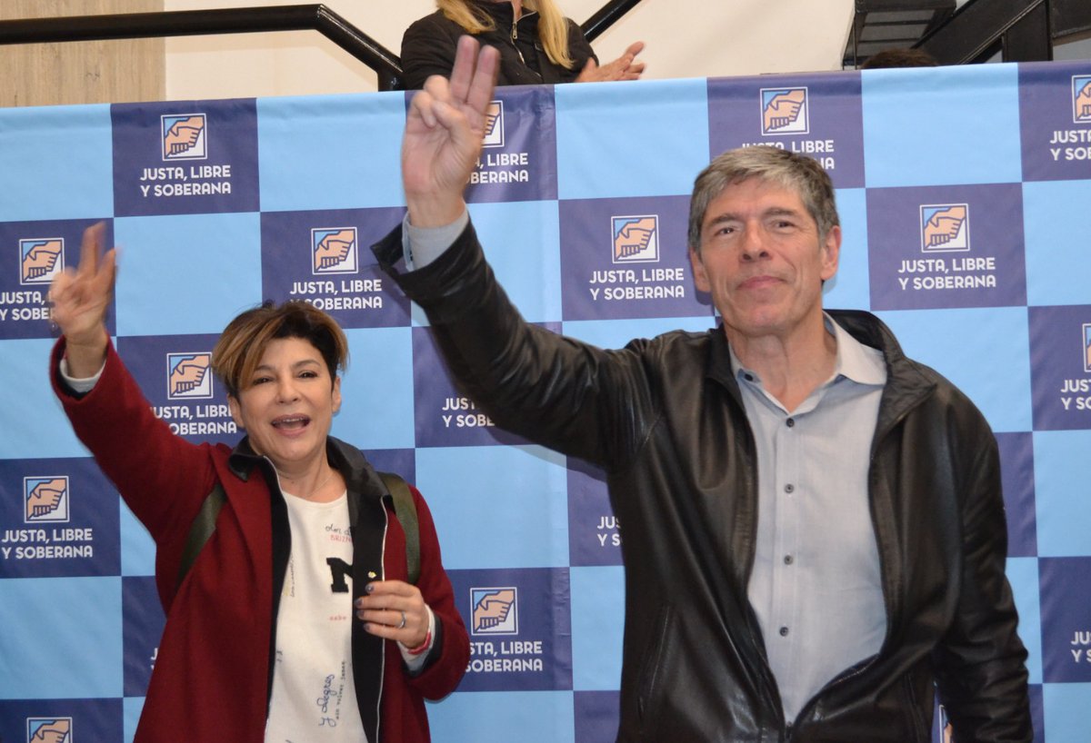 Agradecemos a los miles de porteños que nos votaron en las urnas a pesar del bloqueo mediático.

Las principales fuerzas suspendieron las PASO y adelantaron las elecciones supuestamente para discutir los temas de la Ciudad y el resultado fue el piso de participación, 17 listas y