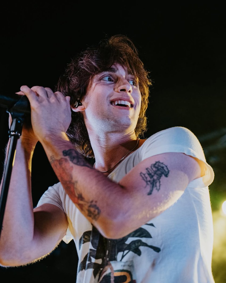 i missed him on stage 😭💘