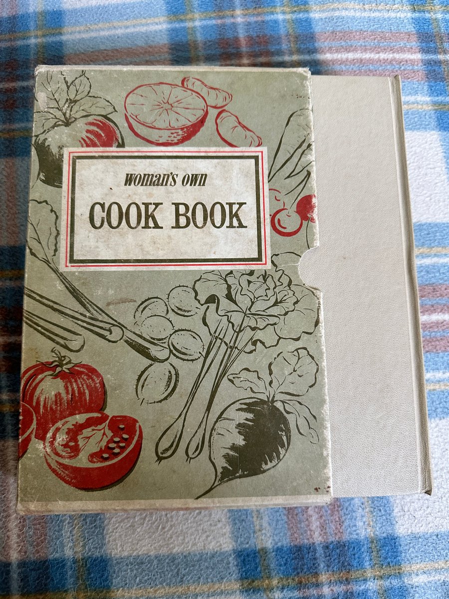 HoneyburnBooks's tweet image. 💖 1964 Woman’s Own Cook Book in Slip Case - George Newnes Publisher 💖 by Honeyburn Books (UK)

Starting from 🤑 £75.00 🤑

Shop now 🛍️ at honeyburnbooks.com/products/1964-…

#Cookery #Cooking #Slipcase #Woman’sOwn