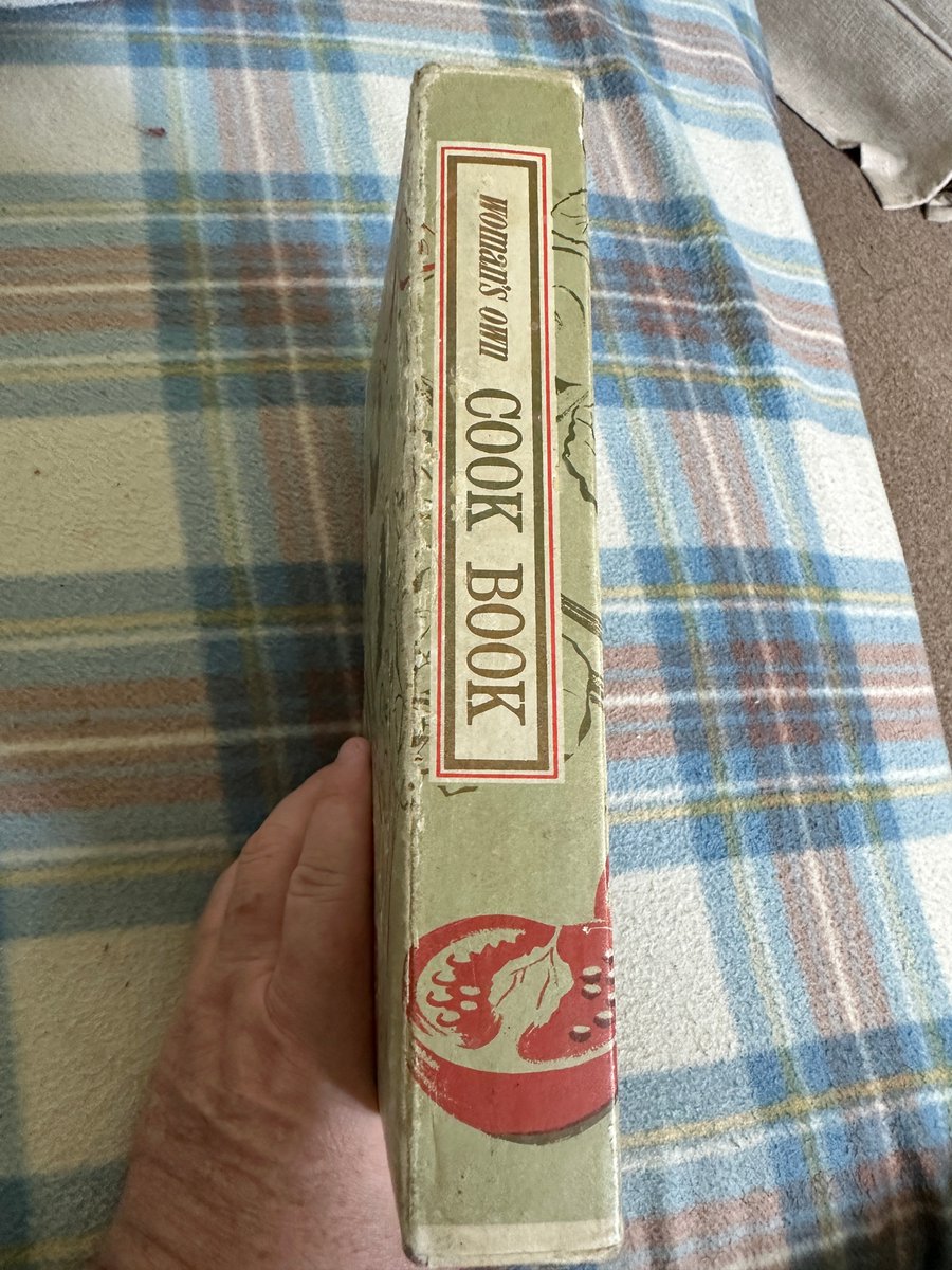 HoneyburnBooks's tweet image. 💖 1964 Woman’s Own Cook Book in Slip Case - George Newnes Publisher 💖 by Honeyburn Books (UK)

Starting from 🤑 £75.00 🤑

Shop now 🛍️ at honeyburnbooks.com/products/1964-…

#Cookery #Cooking #Slipcase #Woman’sOwn